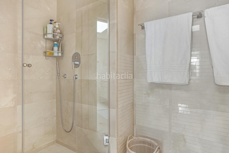 Foto ccd22d82-b97d-47e5-afcc-92a911a8938c. Attique avec parking piscine dans Sierra Blanca Marbella