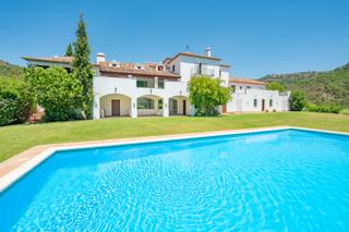 Maison à El Velerín. Preciosa villa de estilo rústico de diez dormitorios con orienta