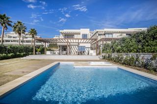 Maison à El Velerín. Villa de lujo en primera línea de playa en velaya, estepona