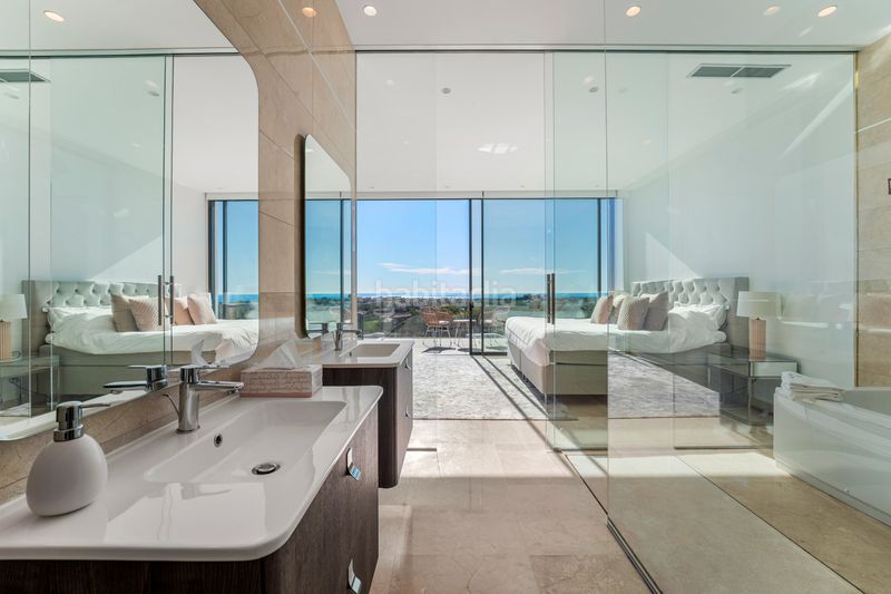 Foto b1548d68-fa97-4619-a93c-c75240706f24. Casa amb aparcament piscina a La Alquería Benahavís