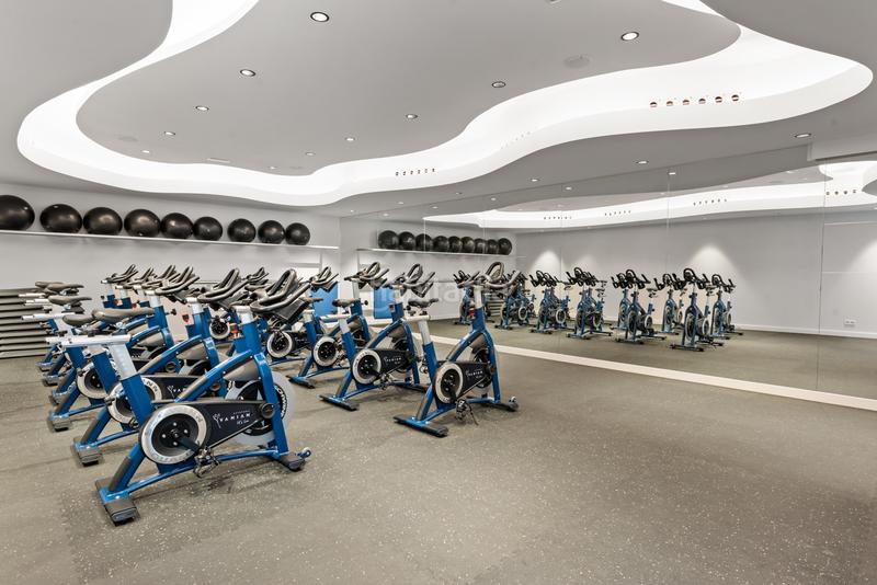 Foto a77e0f1f-db25-49ae-bb24-cd0ec5ec74d3. Àtic amb aparcament piscina a La Concha - Resina Golf Estepona