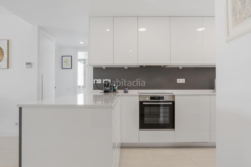 Foto f12508a6-a30d-4e95-84cd-73865f13e762. Àtic amb aparcament piscina a La Concha - Resina Golf Estepona