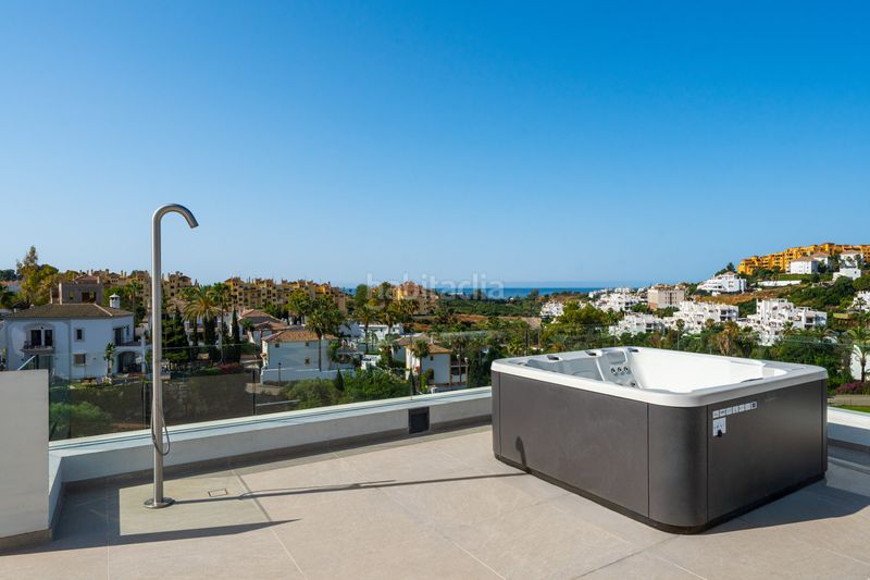 Foto 1a0f7daf-61cc-4e33-903f-4e4b5ec4fa16. Casa amb aparcament piscina a La Concha - Resina Golf Estepona