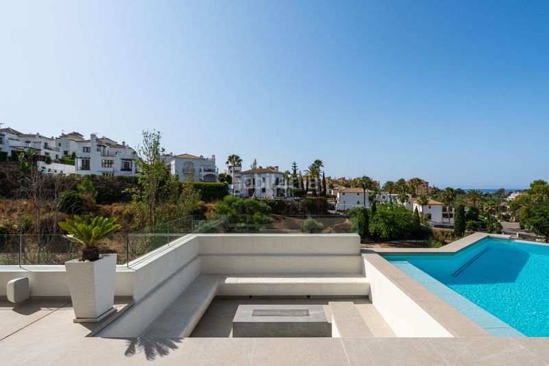Foto 9cedf244-f846-4461-be85-939123c45eb6. Casa amb aparcament piscina a La Concha - Resina Golf Estepona