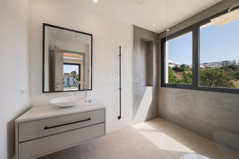 Foto c85ad852-8b76-4e4d-ac2b-428697cd486f. Casa amb aparcament piscina a La Concha - Resina Golf Estepona