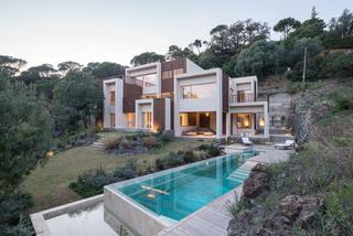 Casa en El Madroñal. Hermosa villa de cinco dormitorios situada en la prestigiosa com