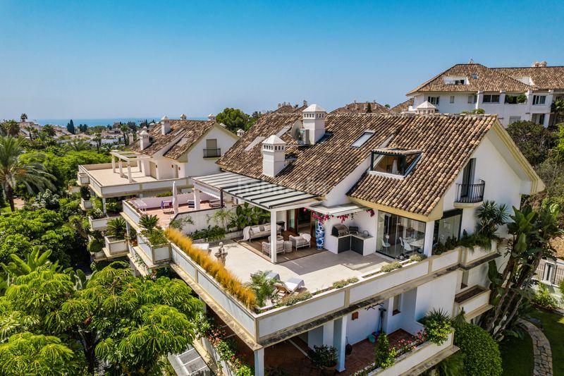 Foto 570ab5a1-539d-4360-86b7-2381de9e34f2. Àtic amb aparcament piscina a lomas de Marbella club Marbella