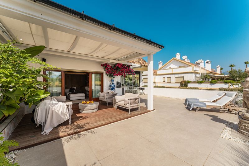 Foto e5e111a8-ec2d-45c2-83a8-f3572fb120e9. Àtic amb aparcament piscina a lomas de Marbella club Marbella