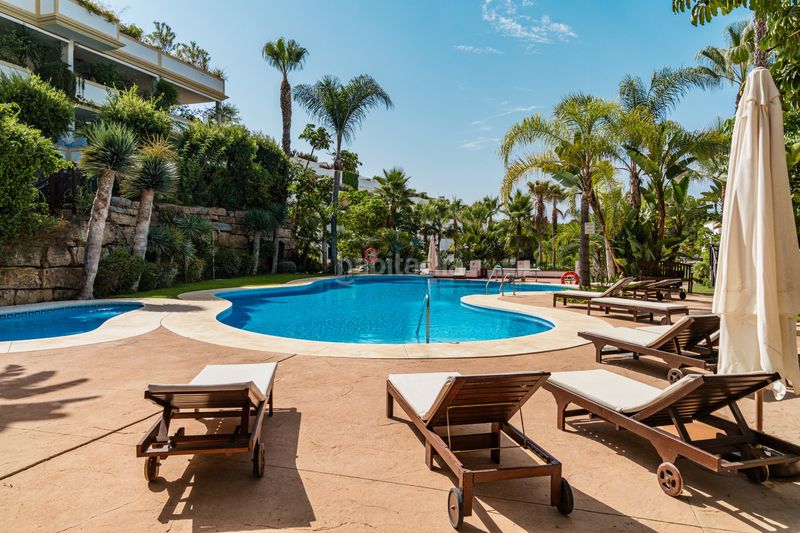 Foto ebb5bcf5-b031-469a-89a3-1d1548c2794c. Àtic amb aparcament piscina a lomas de Marbella club Marbella