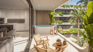 Attico in Playa Bajadilla - Puertos. Atico de tres dormitorios con piscina privada, terraza en la azo