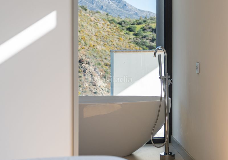 Foto bc91b209-ac56-4af6-b06d-84c8c7621a25. Casa amb aparcament piscina a La Quinta Benahavís