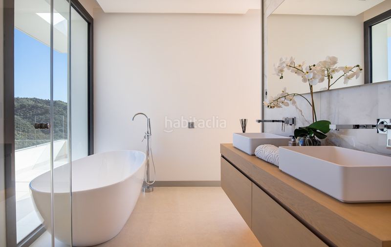 Foto d7cd2a66-c17b-43f1-b2a6-6746d7b70cbe. Casa amb aparcament piscina a La Quinta Benahavís