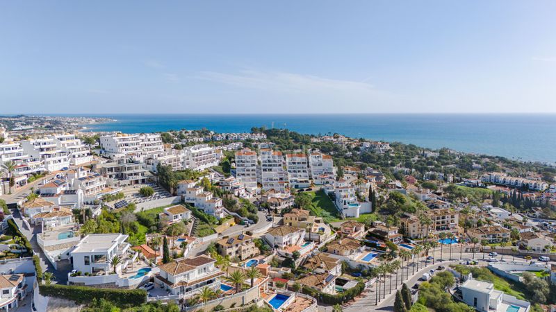 Foto 18349b94-9c54-413b-bd99-ac16936f51a2. Casa amb aparcament piscina a Riviera del Sol Mijas