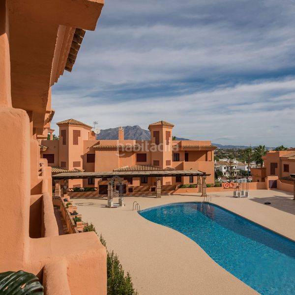 Foto bbda0e4d-ea33-408d-9eda-f8e0a0954af0. Apartament amb aparcament piscina a Paraiso - Barronal Estepona