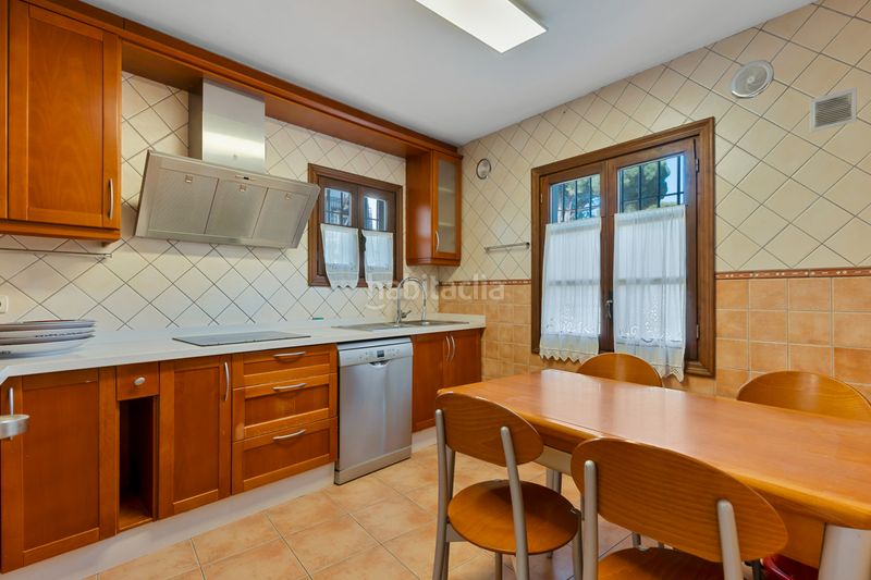 Foto 1cad0309-e5ea-4f7d-a0d7-3c4b09358b27. Casa adossada amb aparcament piscina a Nagüeles Alto Marbella