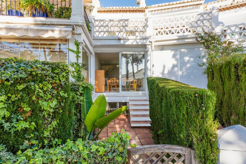 Foto 5a24479b-a60d-478d-b326-d3f27f852a90. Casa adossada amb aparcament piscina a Nagüeles Alto Marbella