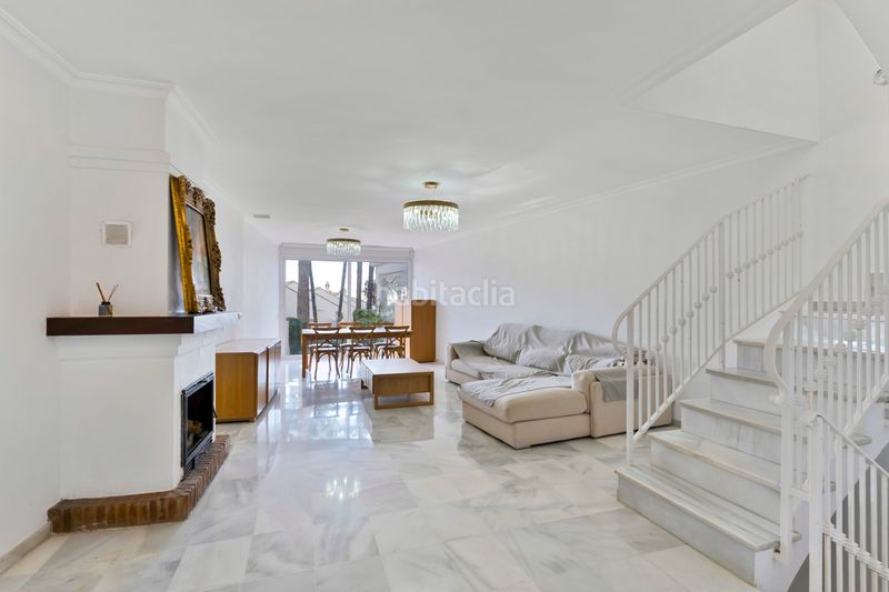 Foto eaeeea98-3d09-4851-a0e3-a75f33dc297a. Casa adossada amb aparcament piscina a Nagüeles Alto Marbella