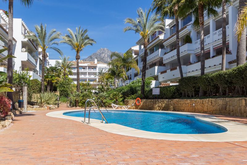 Foto 7791e296-4ecf-4d3f-8f74-875442bc7794. Apartament amb aparcament piscina a La Carolina - Guadalpín Marbella