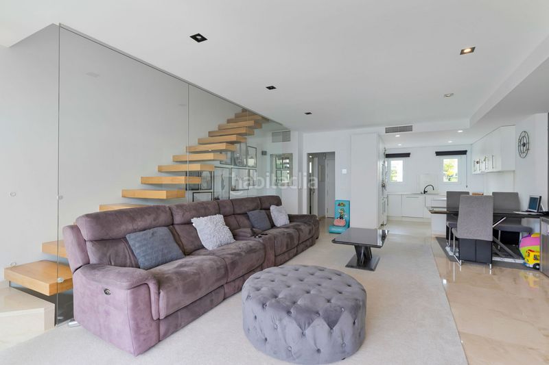 Foto 3be1e530-7aea-41f7-bbee-fe2ac24f21c6. Casa adosada impresionante casa adosada de cuatro dormitorios situada en la comunidad cerrada de el romeral de Calahonda, costa en Mijas