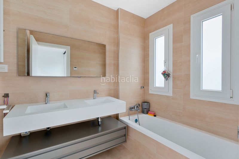 Foto 3f08e1ee-43dd-47b2-8701-562a8961f10c. Casa adosada impresionante casa adosada de cuatro dormitorios situada en la comunidad cerrada de el romeral de Calahonda, costa en Mijas