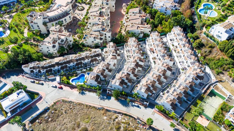 Foto 0b633488-7315-4c5d-bc7c-06414b9b70e7. Casa adossada amb aparcament piscina a Paraiso - Barronal Estepona