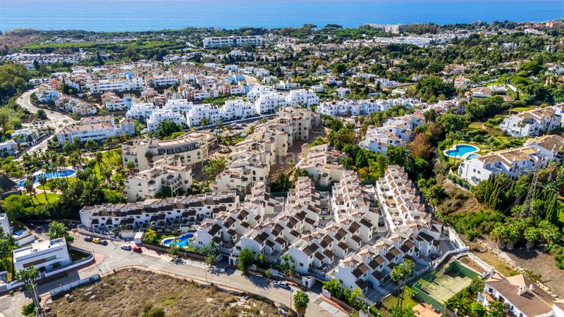 Foto 3cff23fb-0124-4321-b783-70651a4826d3. Casa adossada amb aparcament piscina a Paraiso - Barronal Estepona