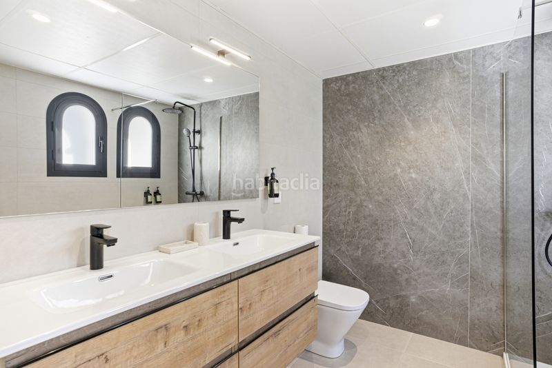 Foto ba10c84b-b694-481b-828b-1f2c552e54ee. Casa adossada amb aparcament piscina a Paraiso - Barronal Estepona