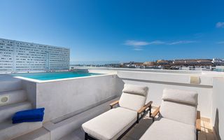 Casa adossada a La Cala Mijas. Inmaculada casa adosada de cuatro dormitorios situada en una exc