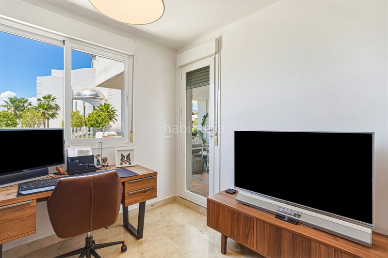Foto 480ee542-5ae3-4ff1-9721-5ba064759493. Apartament amb aparcament piscina a La Concha - Resina Golf Estepona