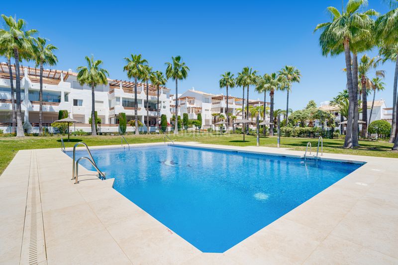 Foto 4aafd4a1-2e36-4728-abca-5ec1300f6454. Apartament amb aparcament piscina a La Concha - Resina Golf Estepona