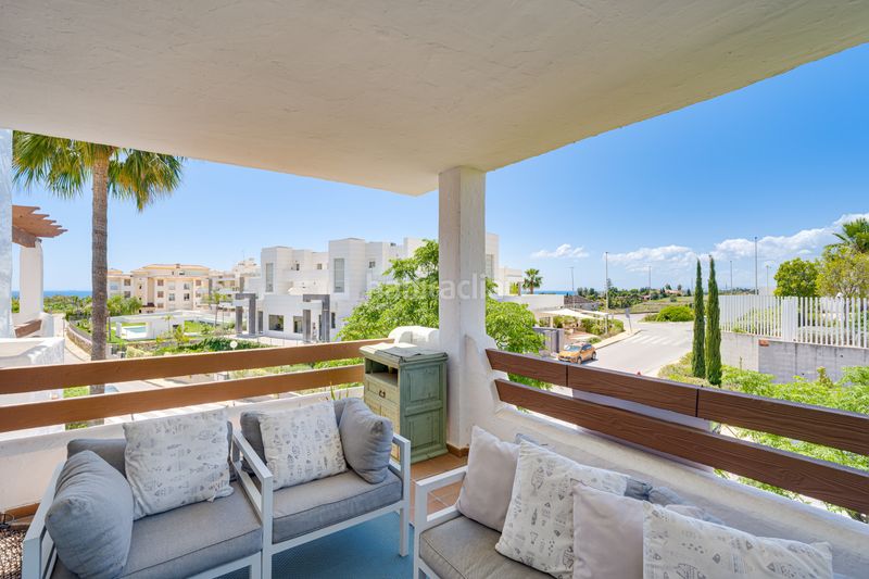 Foto 4b5b2480-20ed-48b7-beaf-21bafab98a01. Apartament amb aparcament piscina a La Concha - Resina Golf Estepona