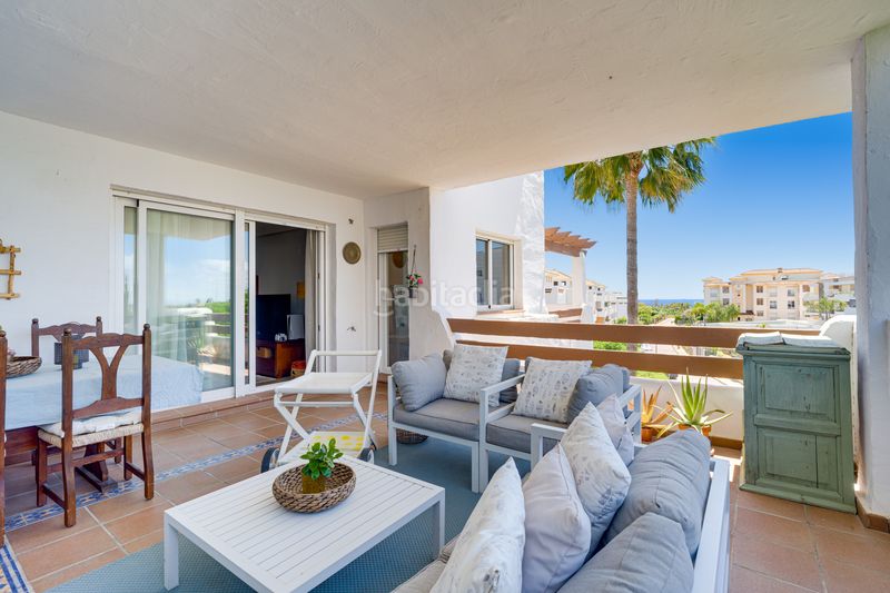 Foto db274df1-8398-47c9-b224-9e04cb6d225e. Apartament amb aparcament piscina a La Concha - Resina Golf Estepona