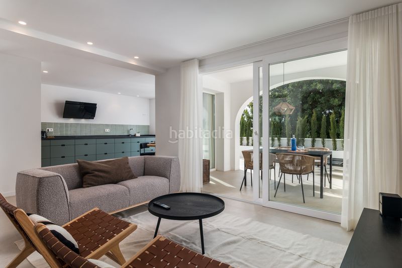 Foto dbdb95d0-5ffb-4cfe-873f-142667b8775e. Casa adossada amb piscina a Istán