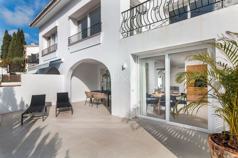 Foto fd7173c8-25b0-467c-af78-402517bf8f77. Casa adossada amb piscina a Istán