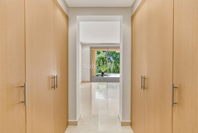 Foto 19119afb-7c35-4314-94ab-c3facce21749. Planta baixa amb aparcament piscina a Sierra Blanca Marbella
