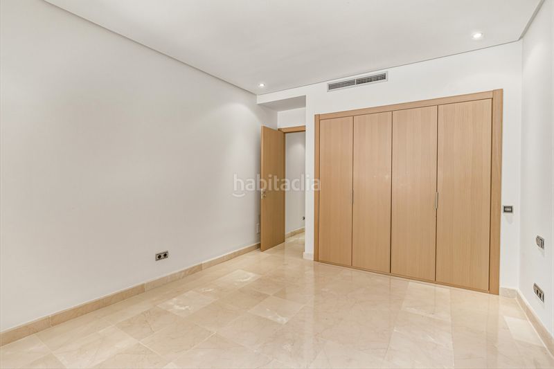 Foto 334caddd-c36e-4e19-bdf2-6ece17577d92. Planta baixa amb aparcament piscina a Sierra Blanca Marbella