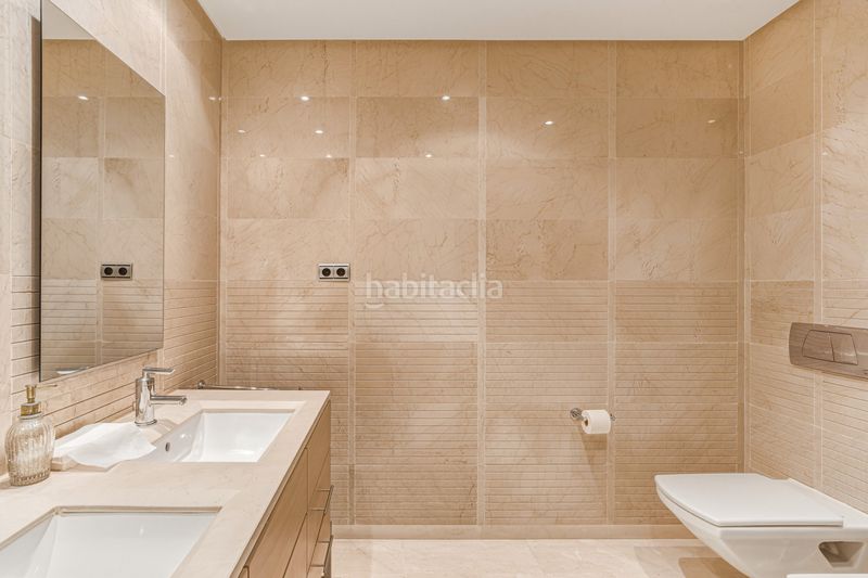 Foto 56f2f93f-9e4a-4745-8d78-34b1f0522e5e. Planta baixa amb aparcament piscina a Sierra Blanca Marbella
