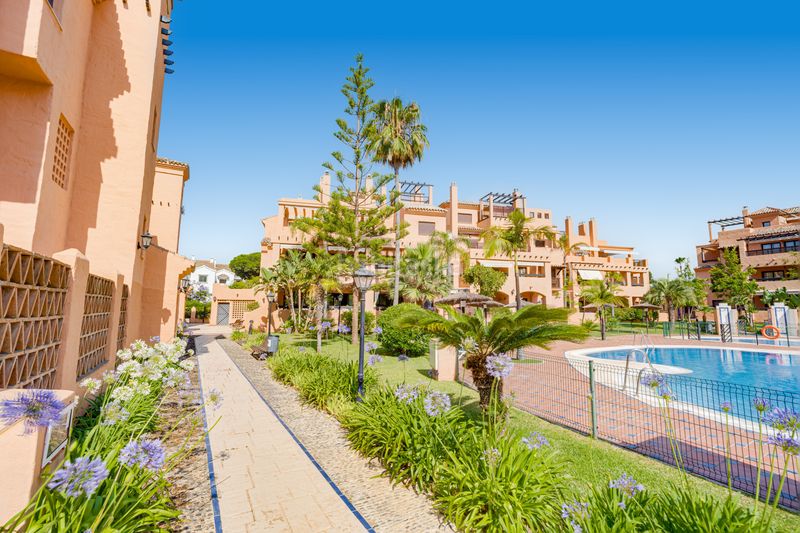 Foto 3b8200e3-1c83-471a-8dd4-ce37323017e4. Àtic amb aparcament piscina a Atalaya - Isdabe Estepona