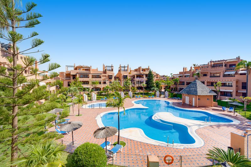 Foto 72bc93e6-1a80-41fe-8381-52422056a652. Àtic amb aparcament piscina a Atalaya - Isdabe Estepona