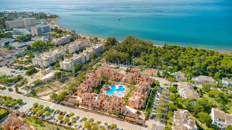 Foto b232720a-b211-48e8-91d8-5c657b907084. Àtic amb aparcament piscina a Atalaya - Isdabe Estepona