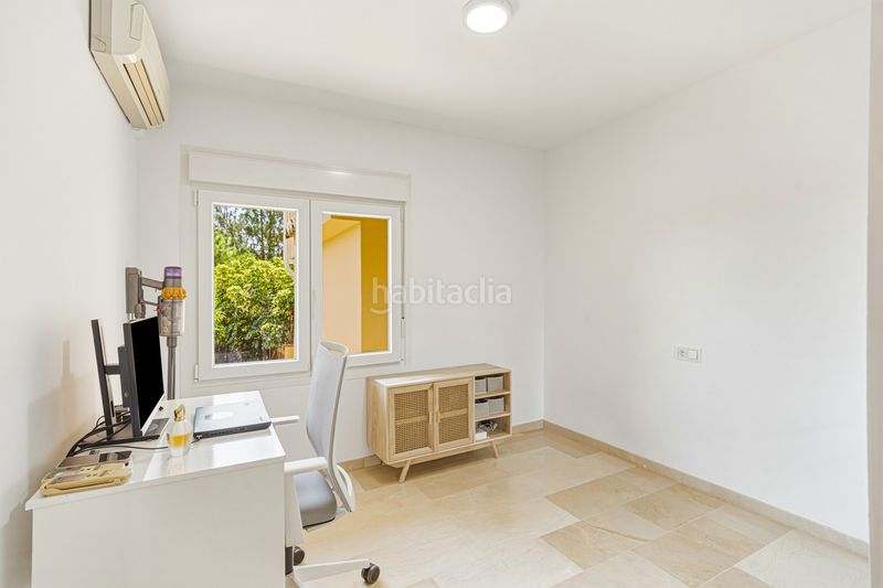 Foto 6ab72beb-fda2-445f-a7e8-72f469f911a7. Casa adossada amb aparcament a Calahonda Mijas