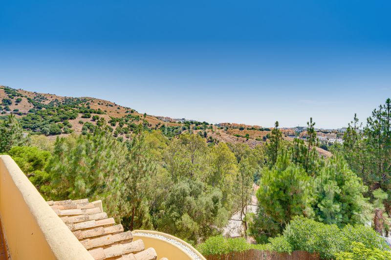Foto a67bb5e3-9bc0-474c-9d12-4386726c2c79. Casa adossada amb aparcament a Calahonda Mijas