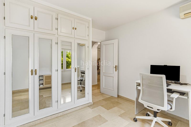 Foto d14e544c-23ca-4572-9095-b7e69a6a2254. Casa adossada amb aparcament a Calahonda Mijas