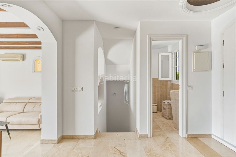 Foto feaf2bc4-7d34-4438-9392-3aca1bbd0988. Casa adossada amb aparcament a Calahonda Mijas