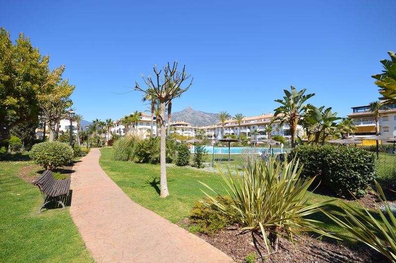 Foto 0ef59e52-f0a7-4a66-af6c-65b3a0756022. Apartament amb aparcament piscina a La Dama de Noche - La Alzambra Marbella