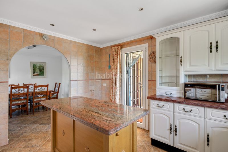 Foto aeb980a7-ba6c-4fda-937e-ab2bfcd91c8e. Casa amb aparcament piscina a altos de Estepona Estepona