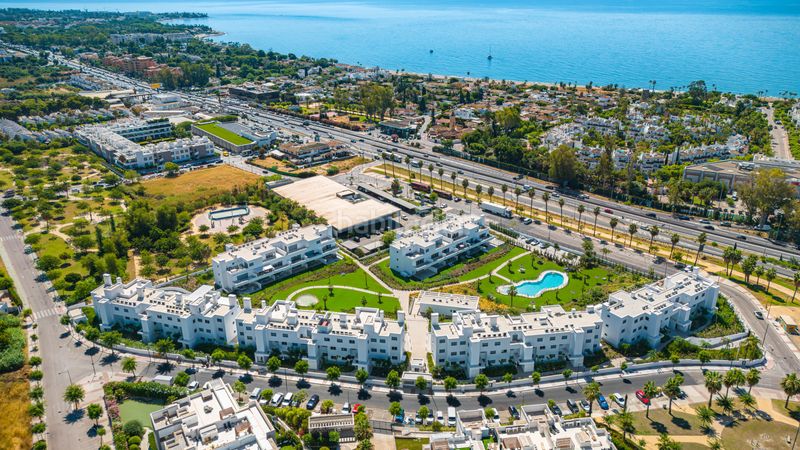 Foto 54ff0431-bfab-4dd1-98c4-1455dc1bd279. Apartament amb aparcament piscina a Bel - Air Estepona