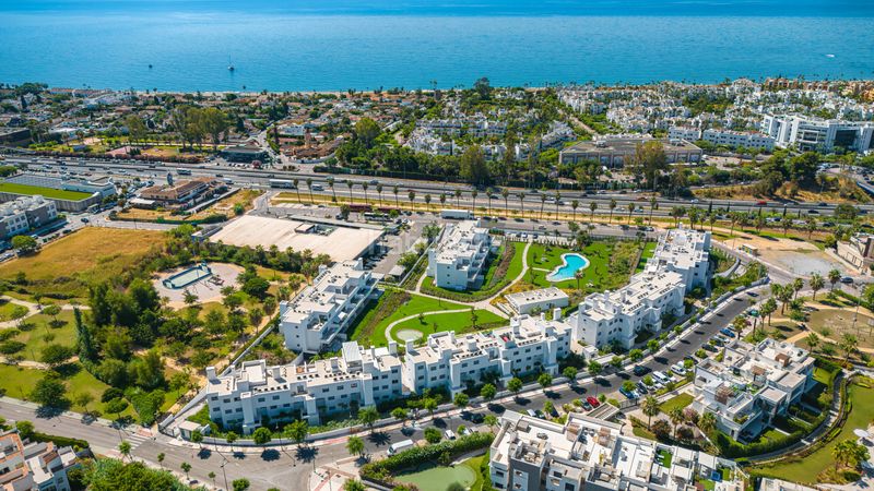 Foto 63345014-391c-4c75-8d54-100e304eeb26. Apartament amb aparcament piscina a Bel - Air Estepona