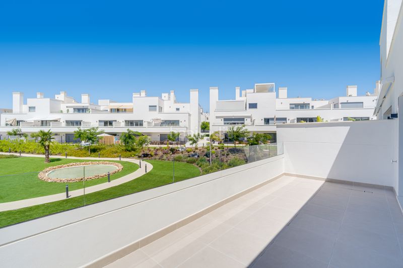 Foto a9bb0dd3-bcb6-41ad-aac5-0a770a798427. Apartament amb aparcament piscina a Bel - Air Estepona