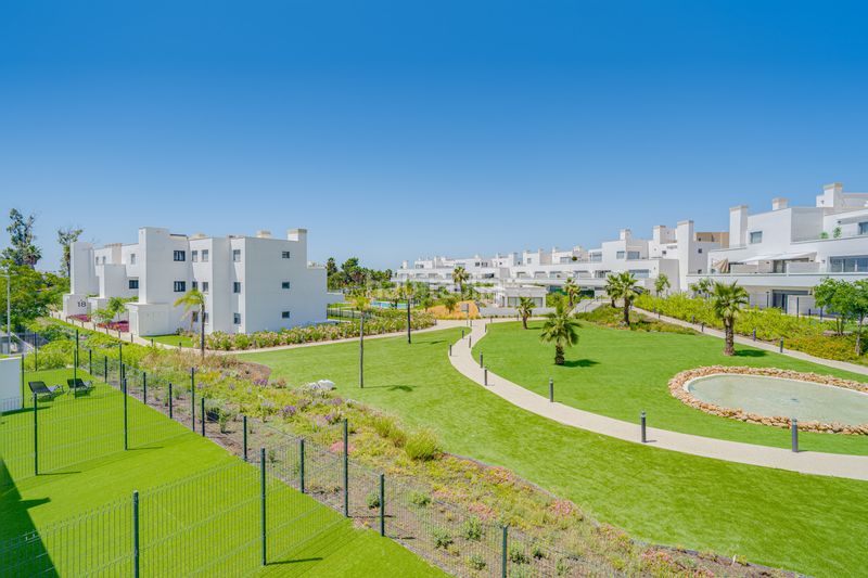 Foto b2dfe8f7-7b3e-4097-b1a4-8f18cd865d39. Apartament amb aparcament piscina a Bel - Air Estepona